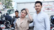 Mediasi Gagal, Angga Tetap Ceraikan Dewi Perssik Meski Masih Sayang