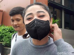 Dewi Perssik Ikhlas Jalani Sidang Cerai Perdana dengan Angga Wijaya