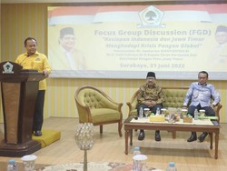 Golkar Jatim Gelar FGD Dengan Wantimpres RI Pakde Karwo, Ini yang Dibahas