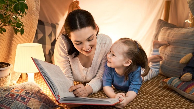 Ilustrasi dongeng anak atau membaca buku Ilustrasi dongeng anak atau membaca buku