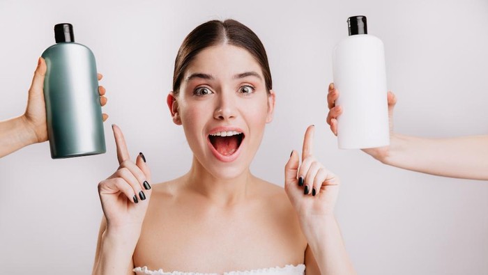 5 Tips Keramas yang Tepat untuk Rambut Mudah Lepek