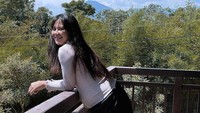 <p>Bintang series <em>Wedding Agreement</em> ini tetap tampak memesona. Bagaimana menurut Bunda? (Foto: Instagram @indahpermatas)<br /><br /><br /></p>