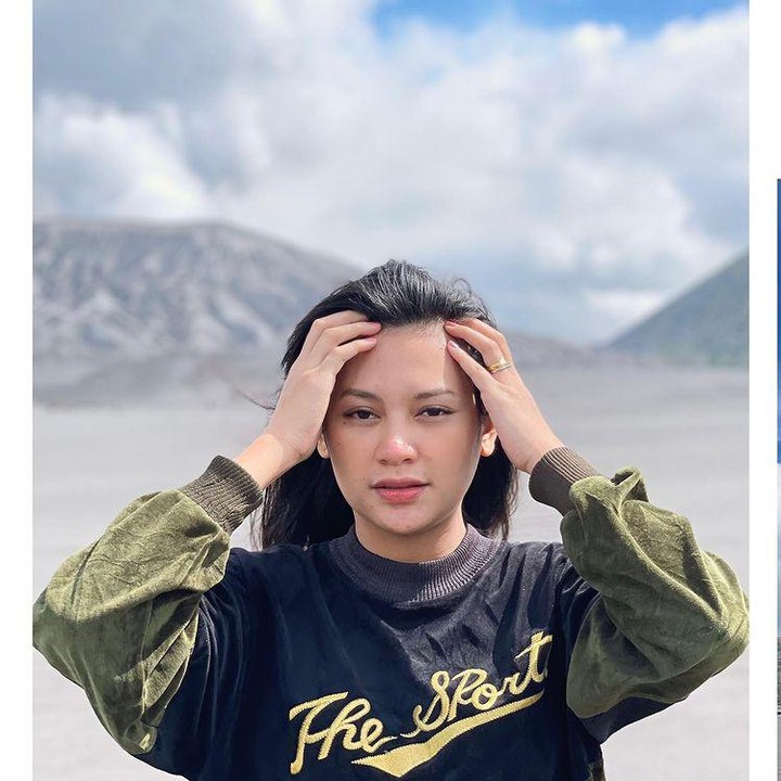 <p>Di kehamilan pertamanya tersebut, wanita berusia 25 tahun ini terlihat semakin glowing ya. (Foto: Instagram @indahpermatas)<br /><br /><br /></p>