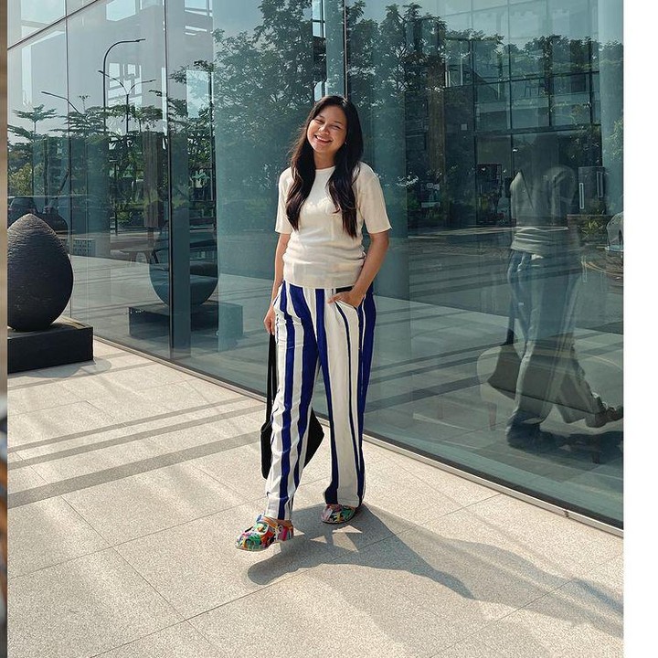 <p><em>"Masyaallah</em> tambah cantik kak indah. Sehat2 kak indah dan Dede bayinya," tulis salah satu pengikutnya. (Foto: Instagram @indahpermatas)<br /><br /><br /></p>