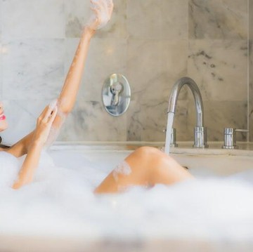img-title Demi Kulit Cantik, Ini 3 Rangkaian Kebiasaan yang Harus Kamu Lakukan di Usia Muda