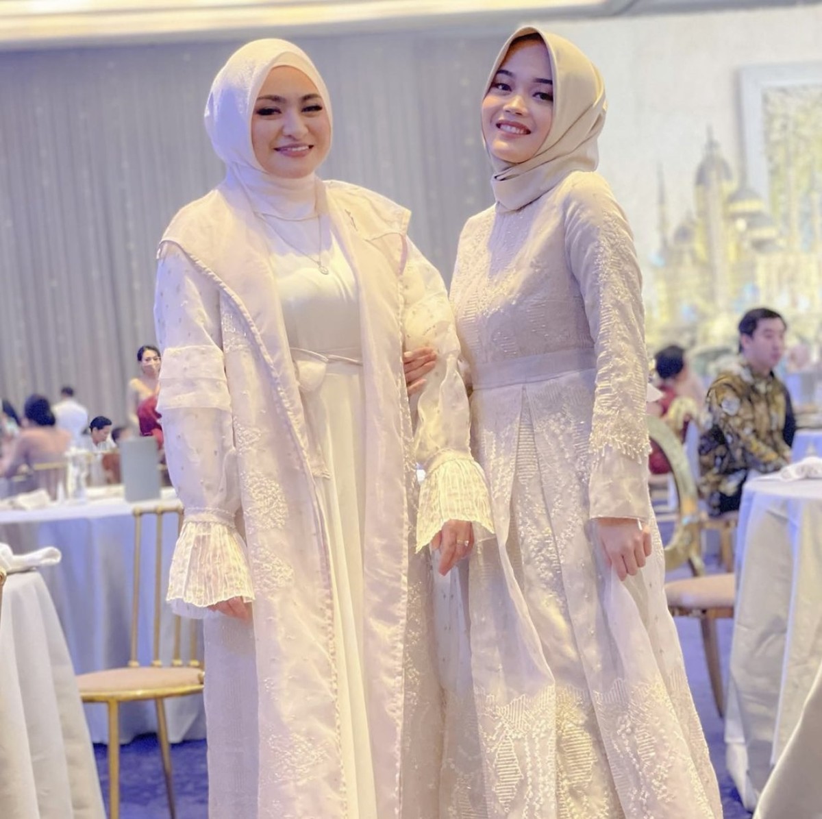 Kedekatan Putri Delina dan Nathalie Holscher