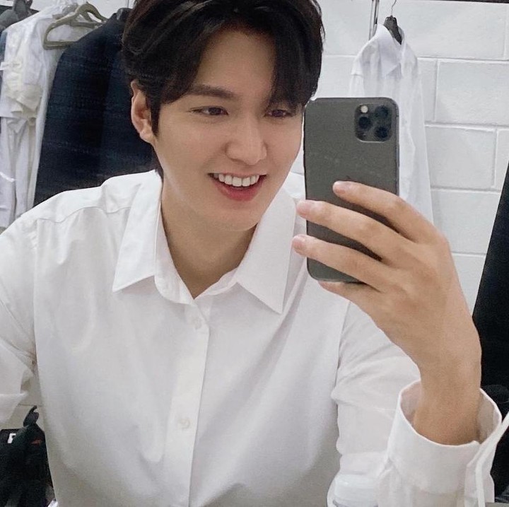 <p>Sebagai informasi, ternyata Lee Min Ho dahulunya tak berniat menjadi artis. Dahulu, ia bercita-cita jadi pesepakbola profesional namun ia terpaksa mengubur mimpi karena mengalami cedera saat SD. (Foto: Instagram @actorleeminho)<br /><br /></p>