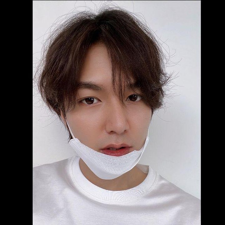 <p>Pria kelahiran 22 Juni 1987 ini sudah genap berusia 37 tahun, lho. (Foto: Instagram @actorleeminho)<br /><br /><br /></p>