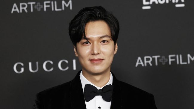 Aktor Korea Selatan Lee Min-ho ikut menyampaikan ucapan belasungkawa atas tragedi kerusuhan di Stadion Kanjuruhan, Malang, Jawa Timur, Sabtu (1/10).