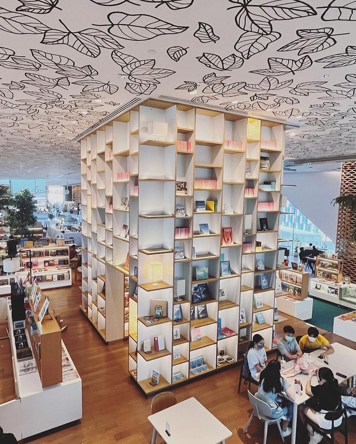 Maudy Ayunda dan Jesse Choi