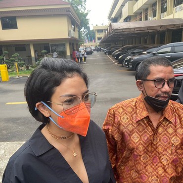 Ternyata Ini Alasan Anak Nikita Mirzani Nangis Saat Polisi Geledah Rumah