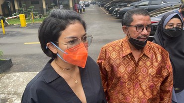 img-title Ternyata Ini Alasan Anak Nikita Mirzani Nangis Saat Polisi Geledah Rumah