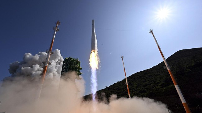 Tes peluncuran roket pembawa satelit ke luar angkasa sukses dilakukan Iran.