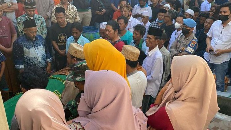 Pemakaman putra kedua Buya Arrazy Hasyim yang meninggal tertembak Pemakaman putra kedua Buya Arrazy Hasyim yang meninggal tertembak