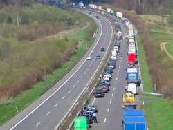 Pemobil di Jerman Auto Minggir kalau Macet, Buka Jalan Buat Kendaraan Darurat