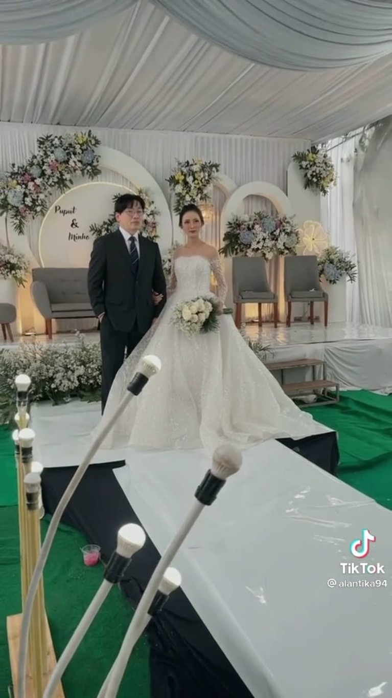 Pernikahan Lee Minho dan Gadis Asal Jawa Tengah Pernikahan Lee Minho dan Gadis Asal Jawa Tengah