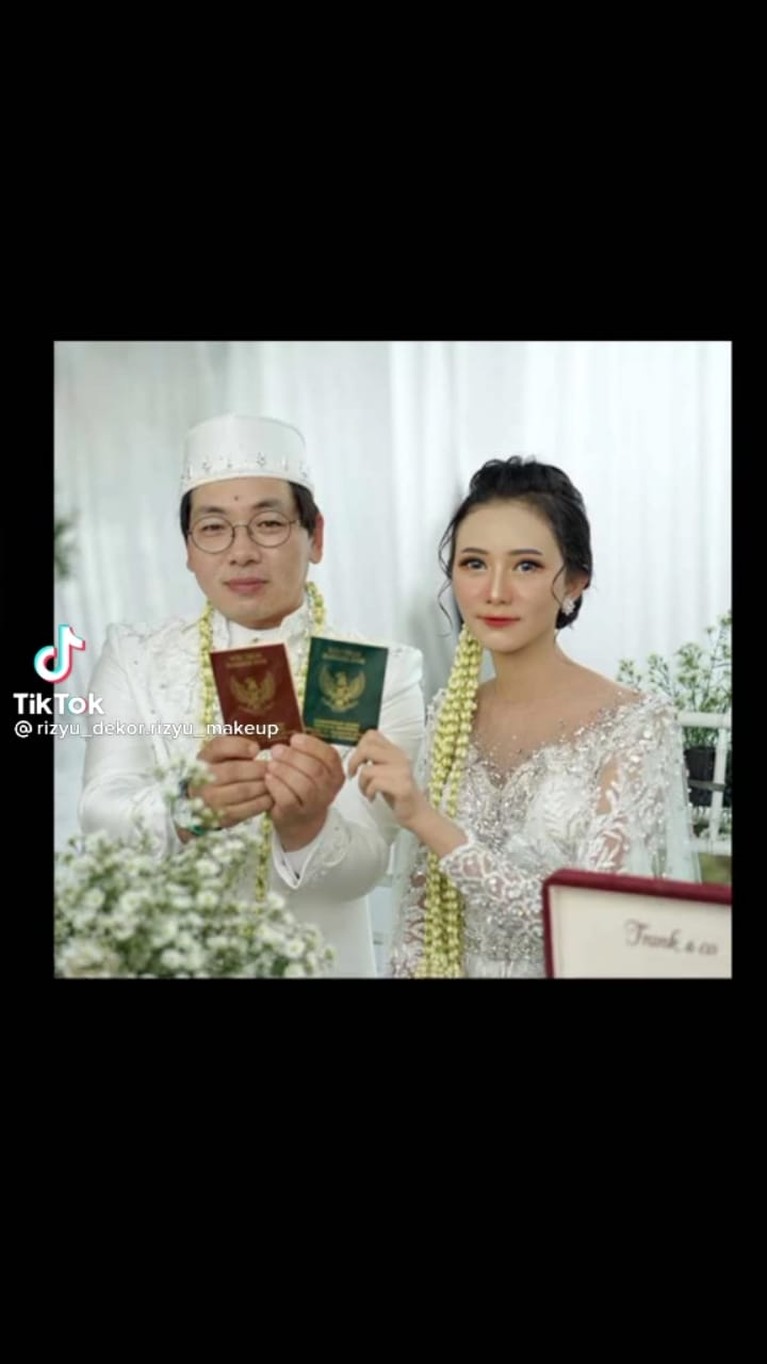 Pernikahan Lee Minho dan Gadis Asal Jawa Tengah Pernikahan Lee Minho dan Gadis Asal Jawa Tengah