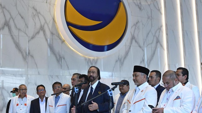 Jubir PKS menyebut para elite partainya yang kut ke markas NasDem di antaranya adalah Presiden PKS Ahmad Syaikhu dan Wakil Ketua Majelis Syuro Sohibul Iman.