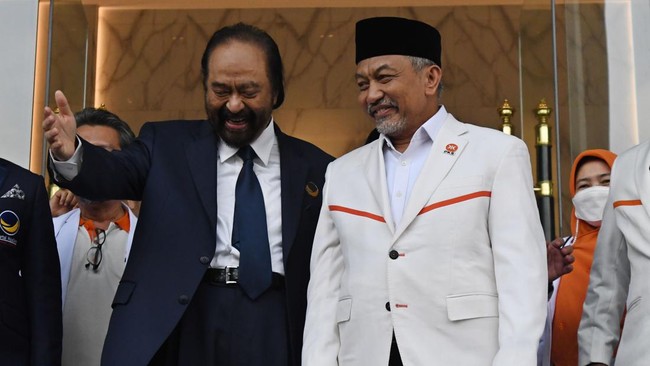 Presiden PKS Ahmad Syaikhu sempat bertemu empat mata dengan Ketum NasDem Surya Paloh sebelum mengusung Sohibul Iman maju Pilkada Jakarta.