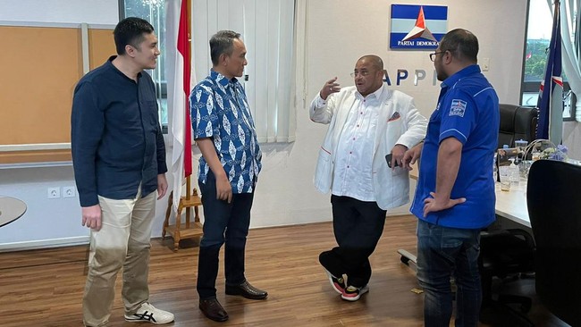 Petinggi Partai Keadilan Sejahtera (PKS) langsung mendatangi kantor DPP Demokrat usai bertemu dengan pengurus NasDem.