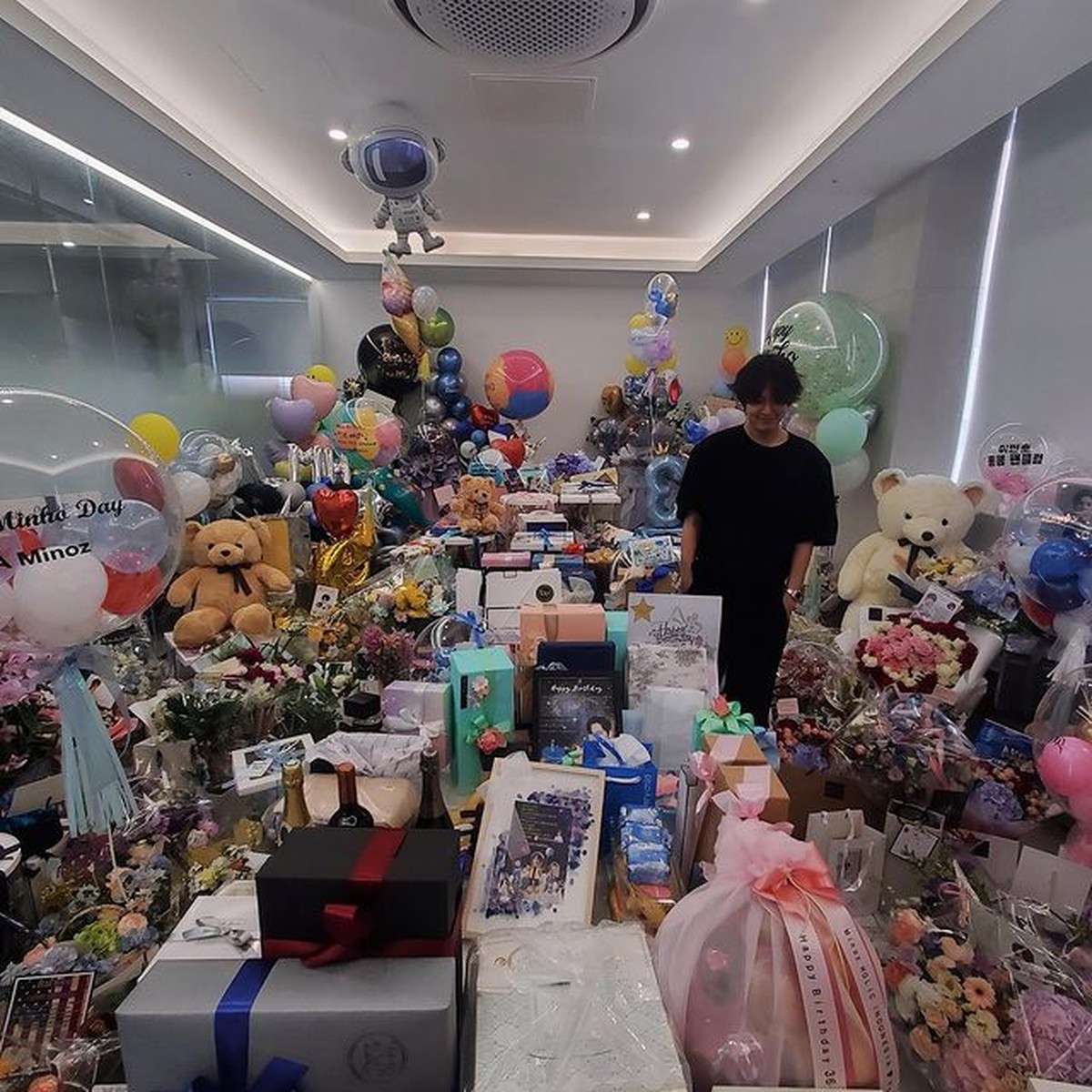 Potret Lee Min Ho Rayakan Ulang Tahun