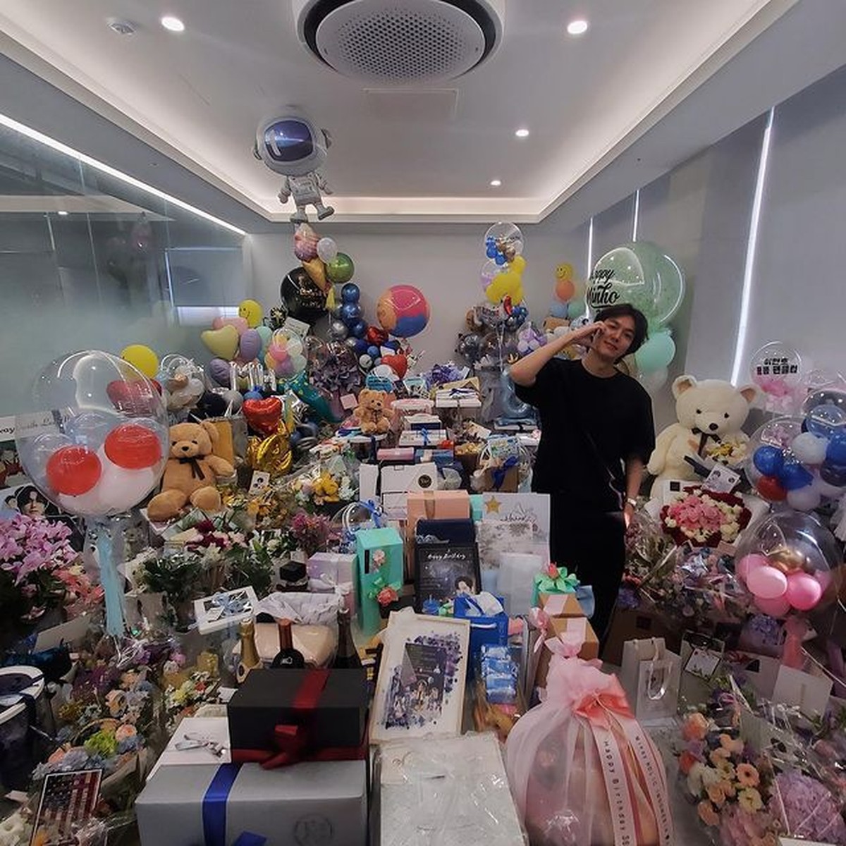 Potret Lee Min Ho Rayakan Ulang Tahun