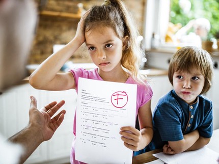5 Cara Bijak Menyikapi Nilai Rapor Anak Buruk, Lakukan Ini Sebelum Emosi