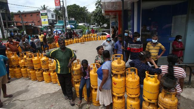 Sri Lanka Darurat BBM-Gas LPG, Warga Beralih Pakai Kayu Bakar