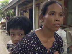 Kesabaran Hebat Ibu di Jombang Rawat Anaknya Penderita Gangguan Syaraf Otak