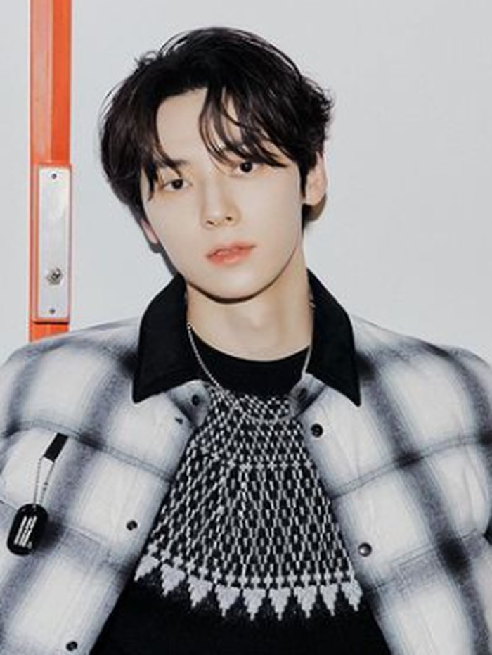 Tahun 2017 lalu, bersama ketiga anggota NU'EST lainnya, Minhyun bergabung dalam program survival Produce 101 Season 2./ foto: instagram.com/optimushwang