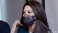 Menangis, Tamara Bleszynski Tak Menyangka Hotel Warisan Ayah Dijadikan Jaminan Utang