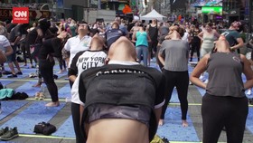 VIDEO: Merayakan Hari Yoga di Times Square