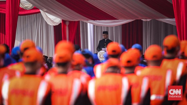 Gubernur DKI mengatakan setelah dua tahun pandemi, tahun ini perdana upacara HUT Jakarta digelar di Plaza Selatan Monas yang telah direvitalisasi.