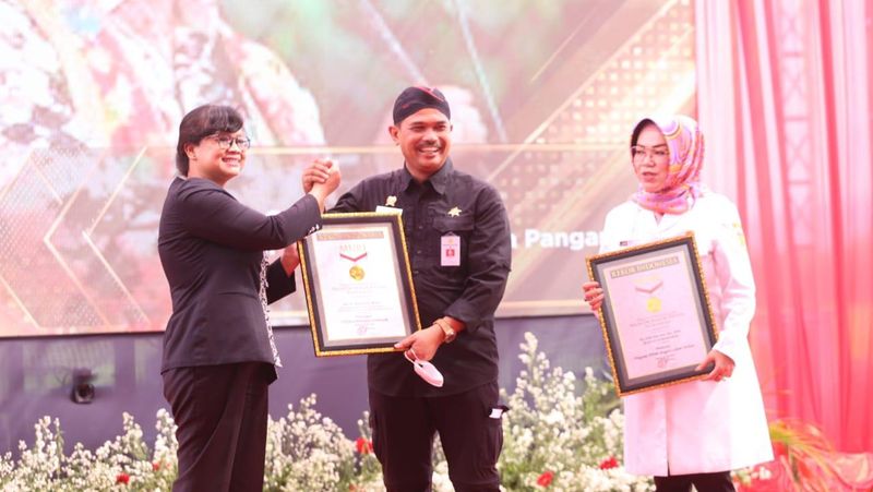 Penghargaan ini diberikan atas raihan Syahrul sebagai pemrakarsa Gerakan Indeks Pertanaman (IP) 400 atau tanam dan panen padi 4 kali setahun.