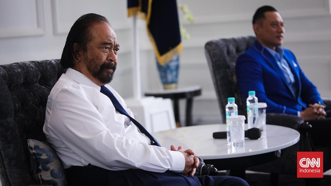 Ketua Umum NasDem Surya Paloh bertemu dengan Ketua Umum Partai Demokrat AHY setelah dipanggil Presiden Jokowi ke Istana.