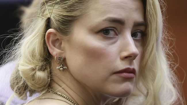Tim pengacara Amber Heard mengajukan mosi meminta agar putusan persidangan pencemaran nama baik terhadap Johnny Depp dibatalkan.