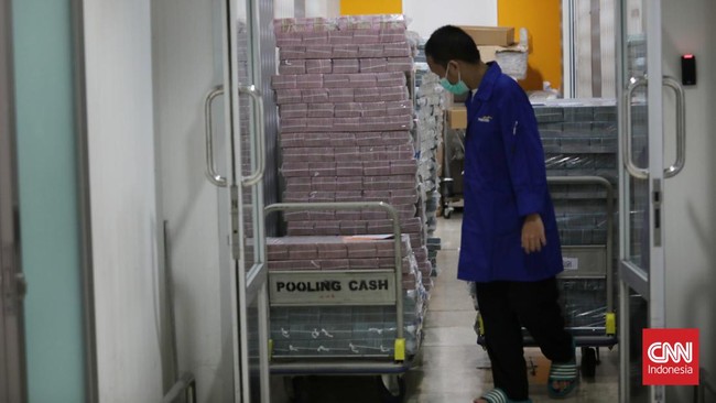 Jumlah kredit macet UMKM yang mau dihapus Jokowi berdasarkan data OJK terus meningkat dalam lima tahun terakhir. Berikut datanya.