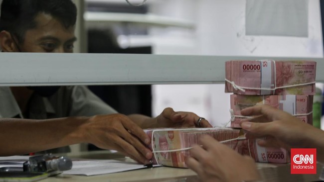 Usaha kecil dan menengah (UKM) menjadi sektor yang paling terbebani setelah BI menaikkan suku bunga acuan sebesar 50 basis poin (bps) menjadi 4,25 persen.