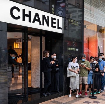 img-title Netizen China Panik Lihat Harga Tas Chanel Naik Lagi! Ternyata....