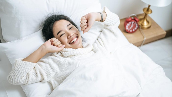 Cara buat bisa terbiasa bangun lebih awal di pagi hari.