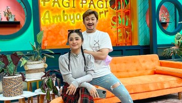 MOMEN ROMANTIS DEWI PERSSIK DAN ANGGA WIJAYA