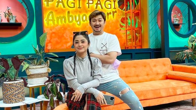 Dewi Perssik dan Angga Wijaya