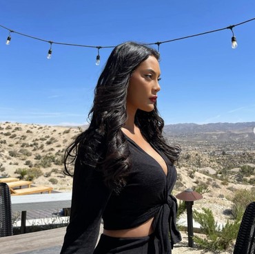 Waduh, Erika Carlina Buka Baju di Jalan!