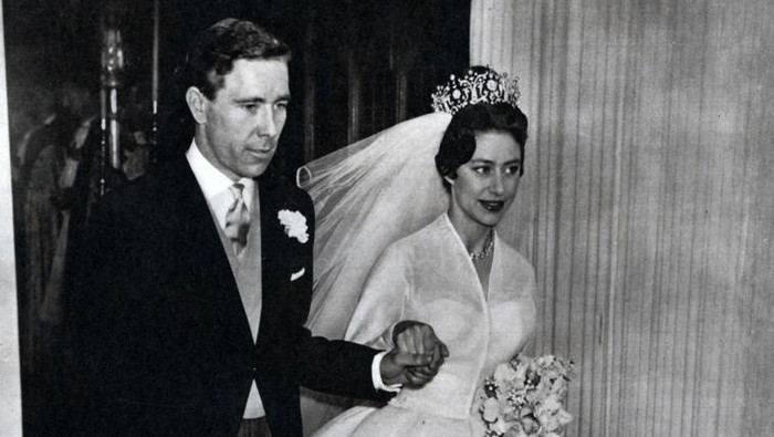 Antony Armstrong-Jones, 1st Earl of Snowdon, (born 7 March 1930) marries Princess Margaret, younger daughter of King George VI and younger sister of Queen Elizabeth II. 1960. (Photo by: Photo 12/Universal Images Group via Getty Images)