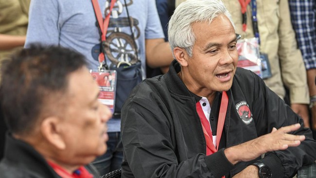 PDIP Respons Ebenezer soal Ganjar Pemimpin Miskin Gagasan Ketua Bappilu PDIP, Bambang Wuryanto mempertanyakan gagasan yang dimaksud oleh Ketum Joman Immanuel Ebenezer usai membubarkan relawan Ganjar Pranowo.