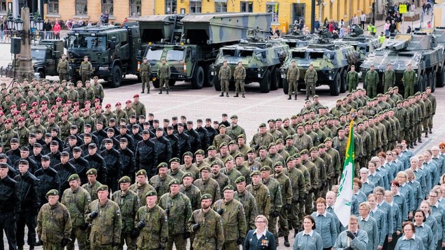 Finlandia menyatakan siap bertarung melawan Rusia jika diserang. Finlandia mengklaim militer mereka sudah dirancang untuk bertempur dalam perang skala besar.