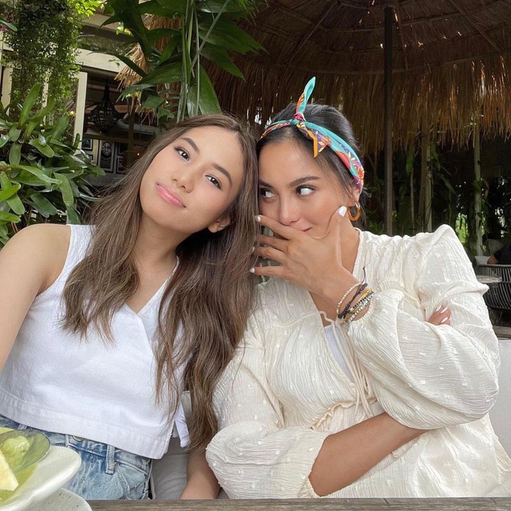 <p>Ririn Ekawati dan Jasmine Abeng kerap mencuri perhatian lewat kedekatan mereka yang seperti kakak adik, Bunda. (Foto: Instagram @ririnekawati)</p>