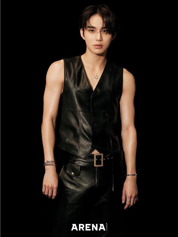 Karena ini merupakan pemotretan cover solo majalah pertamanya, Jungwoo NCT mengaku senang dan berterima kasih atas kesempatan yang diberikan untuknya. Ia pun ingin menampilkan sisi lain dirinya lewat pemotretan kali ini./ Foto: instagram.com/nct