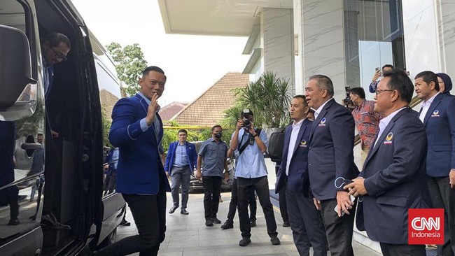 Ketum Demokrat Agus Harirmurti Yudhoyono (AHY) bersama rombongan bertemu dengan Ketum NasDem Surya Paloh untuk membahas kemungkinan koalisi di Pilpres 2024.