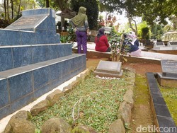 Ziarah ke Makam Kang Ibing, Seniman-Komedian Legendaris Sunda